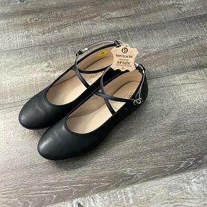 NWT Bertuchi made in Spain leather Mary Jane cross strap ballet flats - size 9